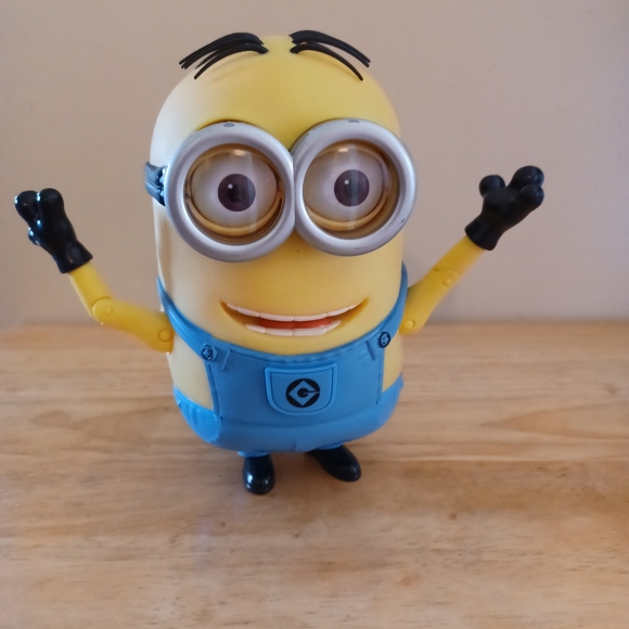 Despicable Me Minion Interactive Talking Action Figure DAVE - Picture 5 of 7